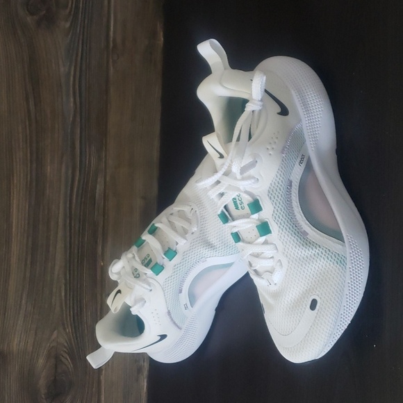 New Nike React Escape White Running Sneakers Womens 8 Athletic Gym Workout Shoes - Picture 2 of 9